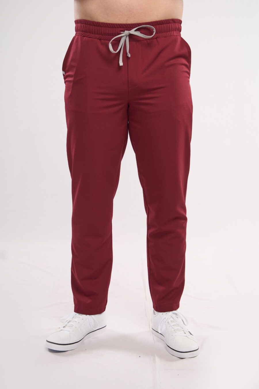 wiśniowe męskie spodnie medyczne slim fit dark cherry z przodu