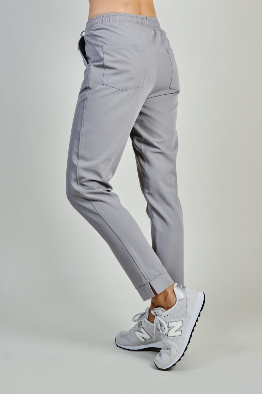 spodnie medyczne slim fit dla kobiet w kolorze foggy grey